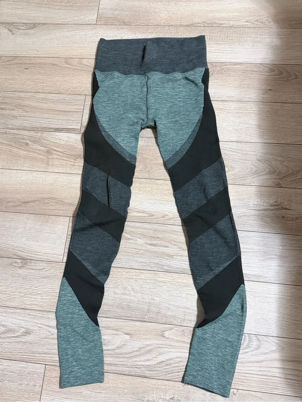 ALO Yoga Green and Black Seamless Sculpt Leggings